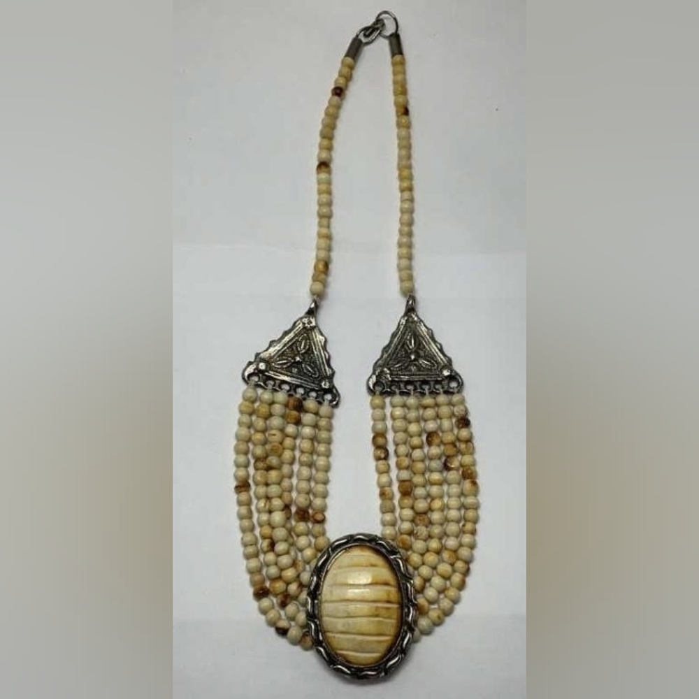VINTAGE 1970s Silver-tone and Cream Beaded Necklace